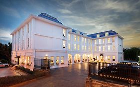 Le Cannes, A Recall Luxe Hotel